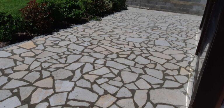 Pose de pierre de décoration sur un dallage terrasse extérieur - photo 2 - Joubert Pinet