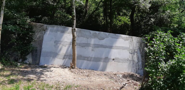 Réfection d'un mur en pierre effondré par coffrage et coulage d'un mur en béton armé contre l'ancien - photo 4 - Joubert Pinet