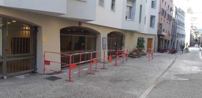 Intervention en zone piétonne pour carottages et démolitions partielles de dallages pour la création de jardinières - photo 2 - Joubert Pinet