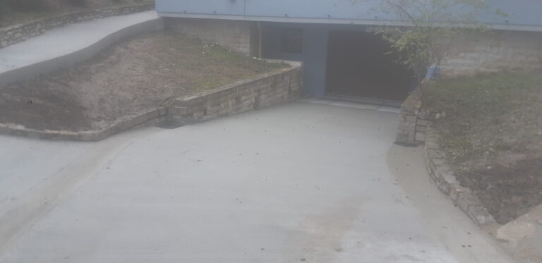 Travaux de dallages extérieurs et de modification d'un mur en pierres - photo 3 - Joubert Pinet