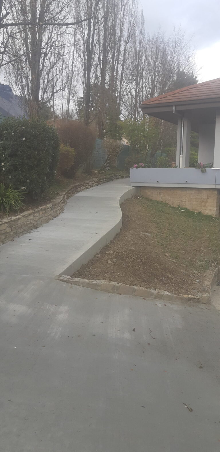 Travaux de dallages extérieurs et de modification d'un mur en pierres - photo 5 - Joubert Pinet