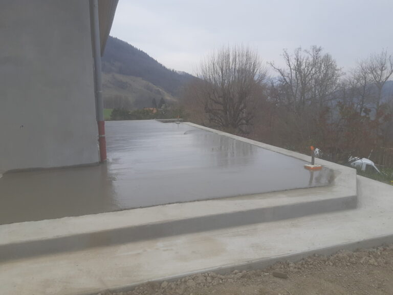 Création d'un soubassement pour pose d'une véranda - photo 2 - Joubert Pinet