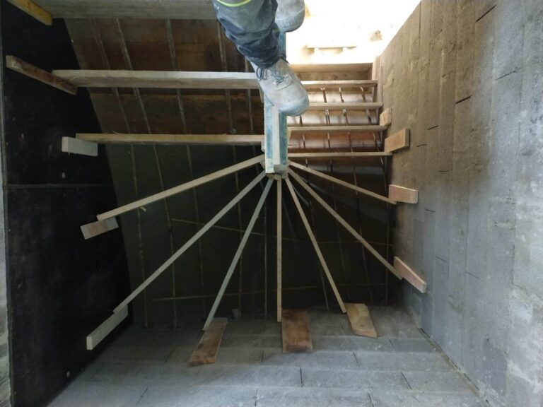 Étape du coffrage pour un escalier balancé - photo 2 - Joubert Pinet