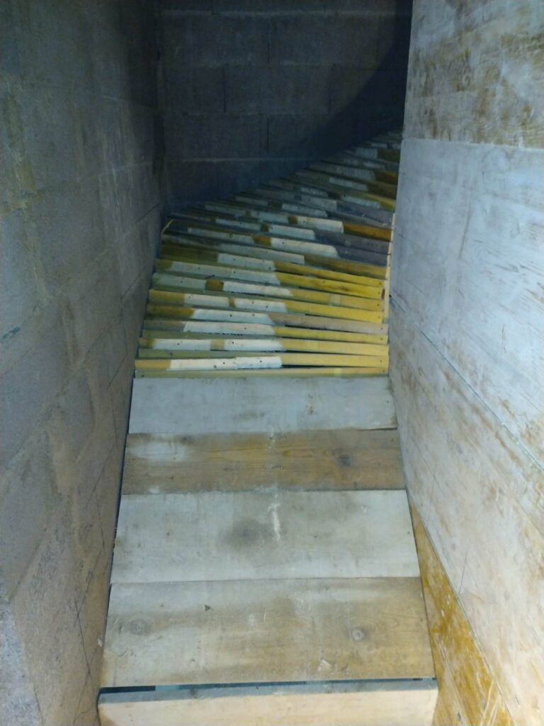 Étape du coffrage pour un escalier balancé - photo 4 - Joubert Pinet