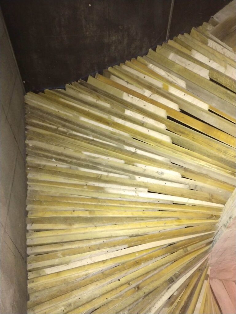 Étape du coffrage pour un escalier balancé - photo 3 - Joubert Pinet