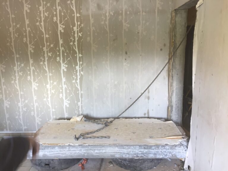 Sciage mural pour la création d'une ouverture en sous-œuvre ainsi que la mise en place d'un SAS anti-poussière/anti-projection - photo 2 - Joubert Pinet