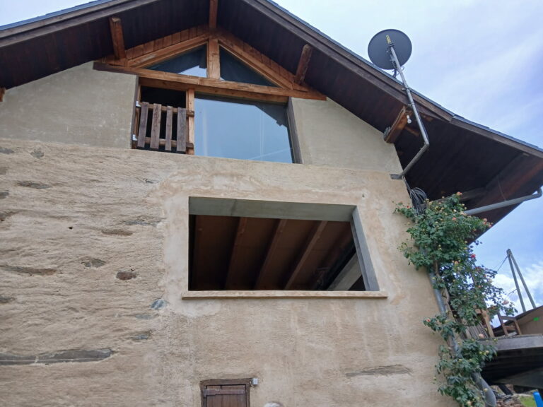 Création et modification d'ouvertures dans une ancienne maison - photo 1 - Joubert Pinet