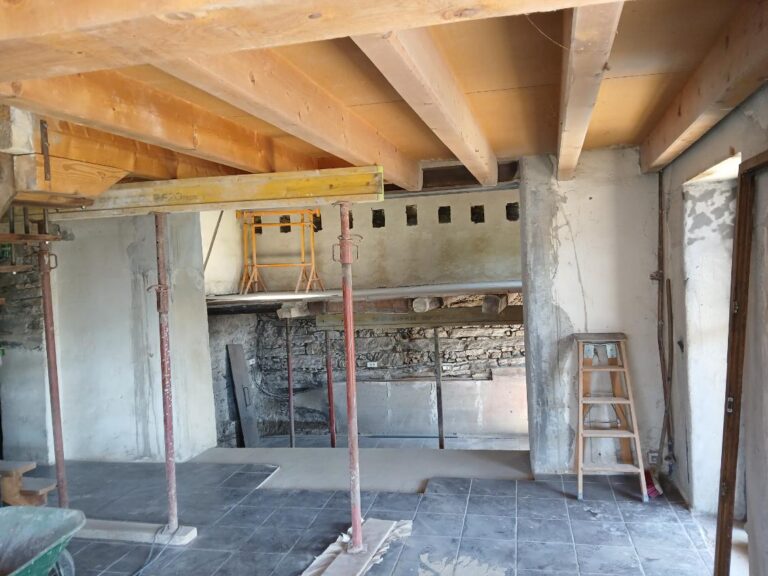 Création et modification d'ouvertures dans une ancienne maison - photo 4 - Joubert Pinet