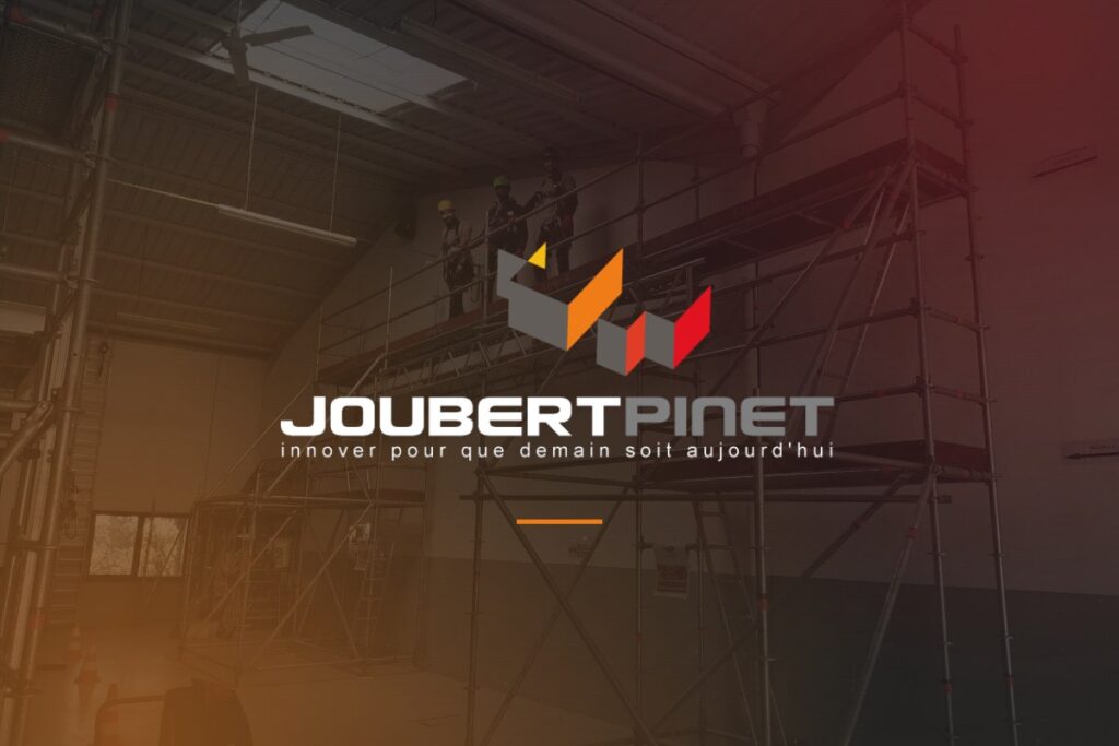 Logo Joubert Pinet sur un chantier de maçonnerie en Isère